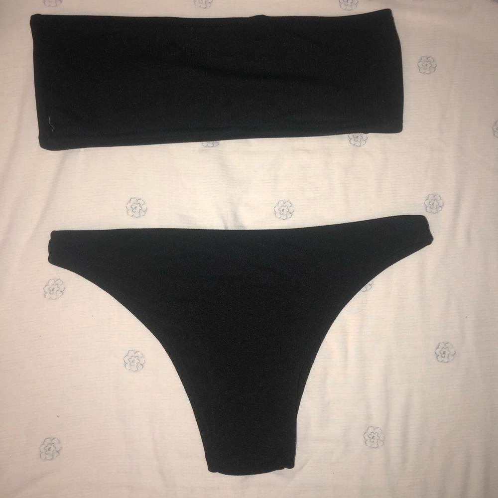 Black ribbed strapless bikini